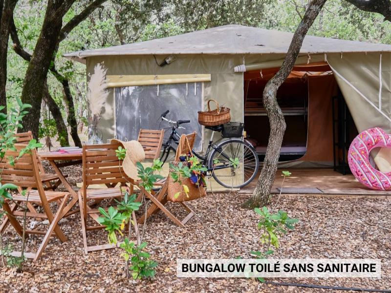 Domaine Les Chenes Blancs Otel Saint-Saturnin-lès-Apt Dış mekan fotoğraf
