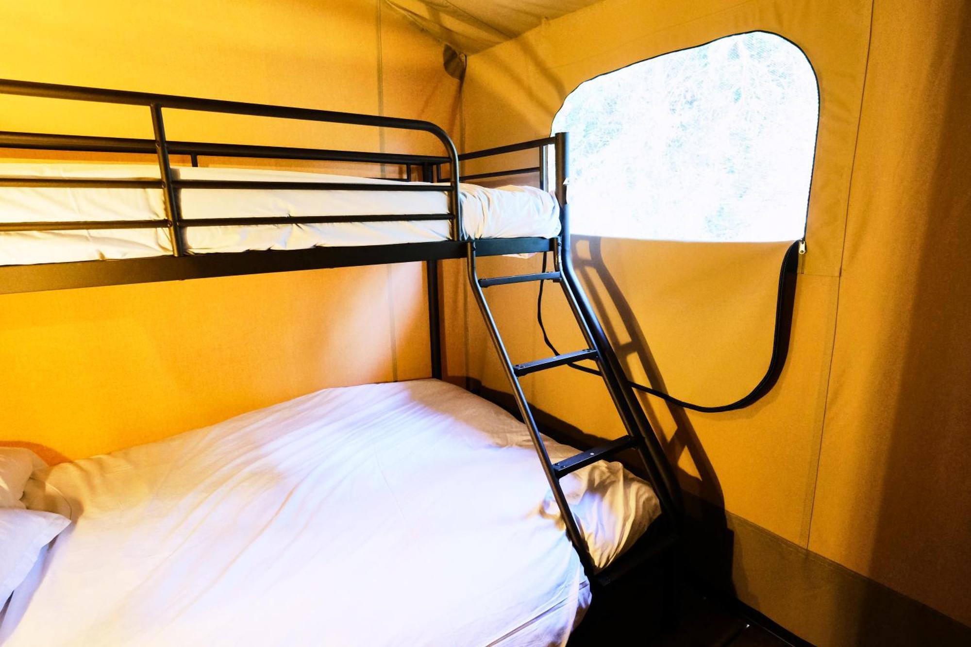 Domaine Les Chenes Blancs Otel Saint-Saturnin-lès-Apt Dış mekan fotoğraf