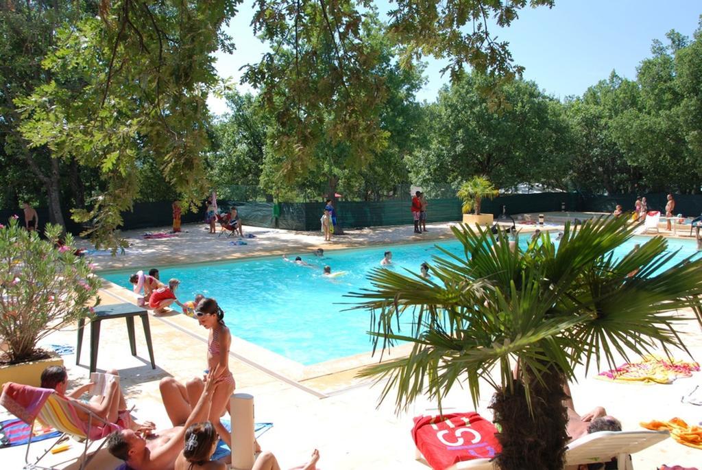 Domaine Les Chenes Blancs Otel Saint-Saturnin-lès-Apt Dış mekan fotoğraf