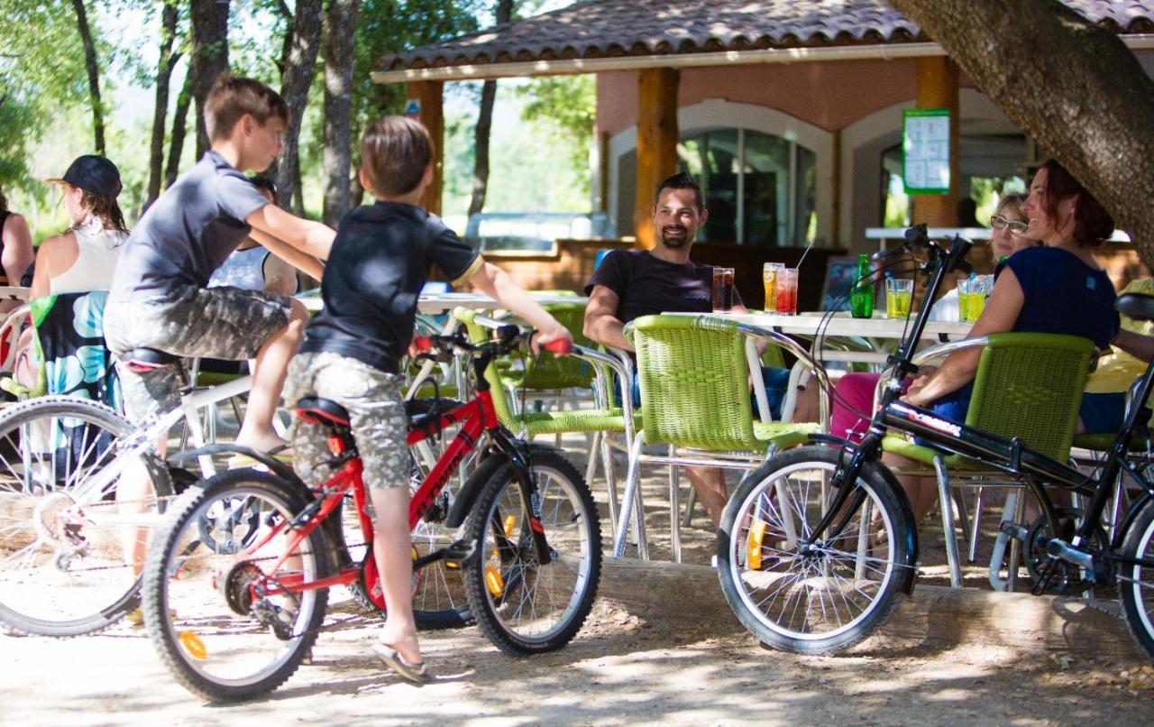 Domaine Les Chenes Blancs Otel Saint-Saturnin-lès-Apt Dış mekan fotoğraf